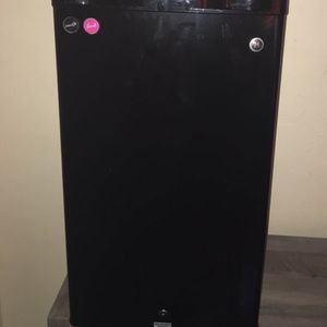 Dorm mini fridge